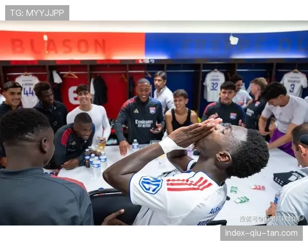 法甲争三陷入五队混战：里尔、马赛、里昂、雷恩、摩纳哥仅差4分